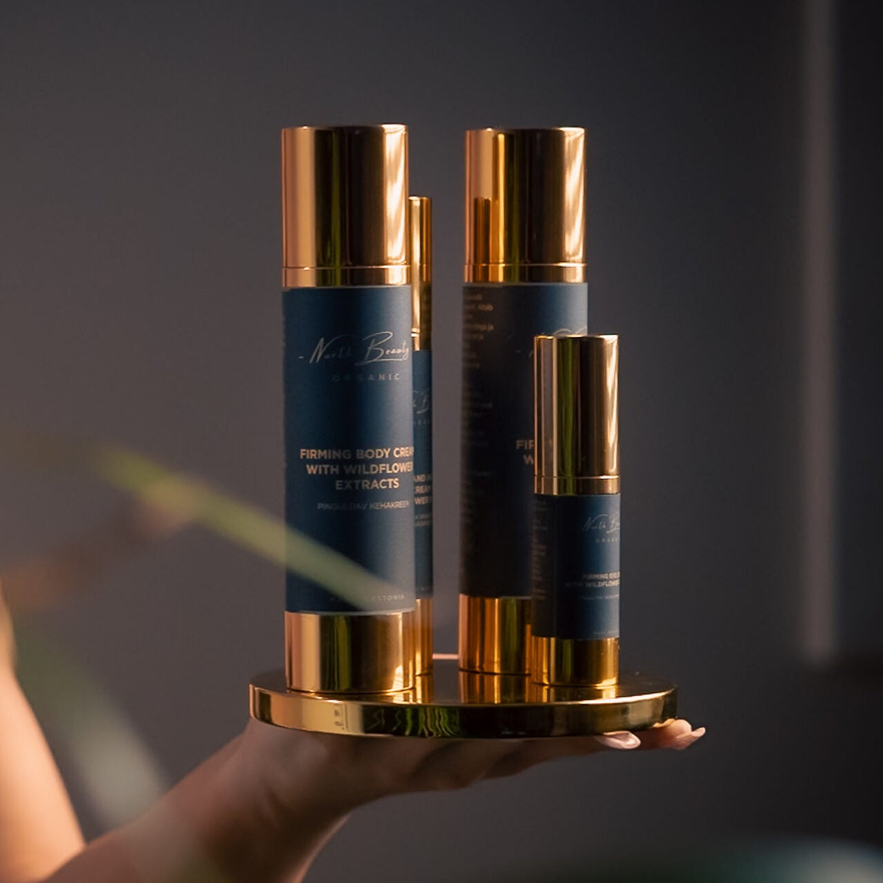 Kiinteyttävä silmänympärysvoide hyaluronihapolla ja kukkauutteilla, 15ml