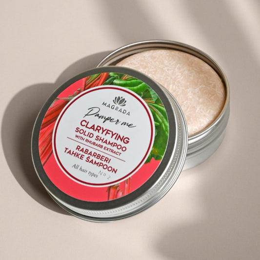 Kirkastava kiinteä shampoo raparperiuutteella