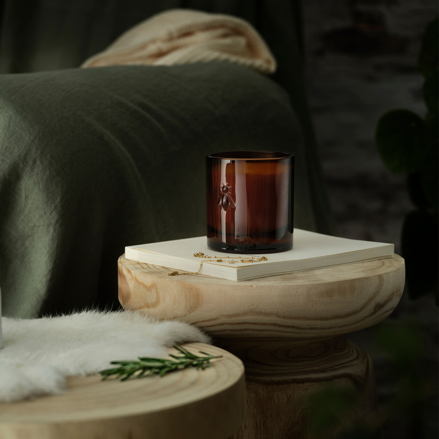 Oranssinkukka mehiläiskynttilä